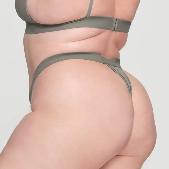 SKIMS COTTON RIB THONG - Picture 3 of 4